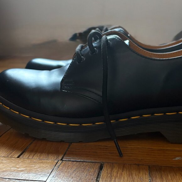 Shiny Black leather Dr. Martens Oxford Shoe Women's size 9 - Picture 2 of 3
